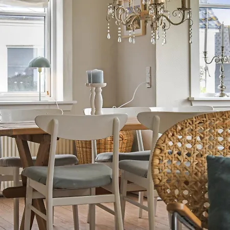 Hyggeligt Helarshus I 2 Plan For Enden Af En Blind Vej Sj1072 * Thyborøn