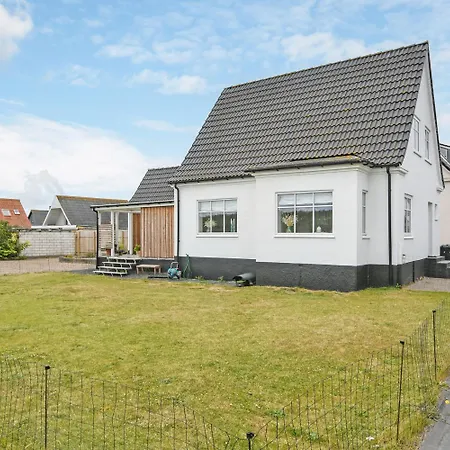 Hyggeligt Helarshus I 2 Plan For Enden Af En Blind Vej Sj1072 Сasa de vacaciones