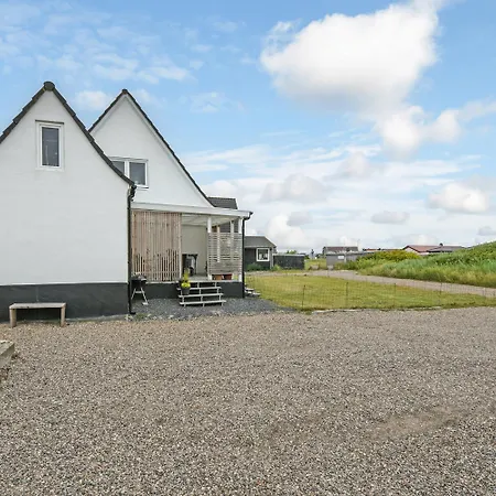 Hyggeligt Helarshus I 2 Plan For Enden Af En Blind Vej Sj1072 Сasa de vacaciones
